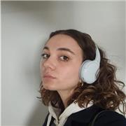 Studentessa di chimica e tecnologie farmaceutiche con tanta voglia di condividere la propria passione per le scienze